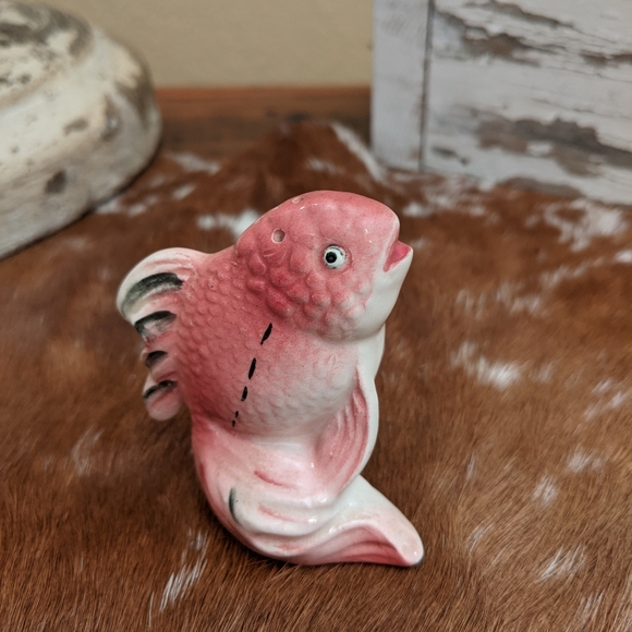 Vintage Miniature Ceramic Fish Salt Shaker - Picture 1 of 6